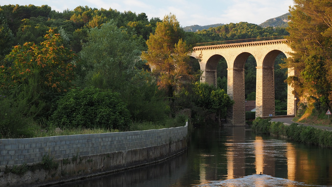 Randonner dans le Vaucluse : Ventoux, Luberon, Dentelles et ocres