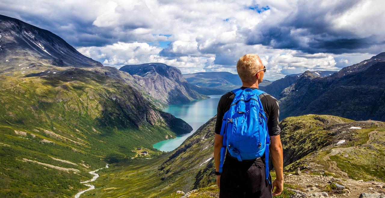 Randonnée en Norvège : itinéraires, saison, droit d’accès et conseils pratiques