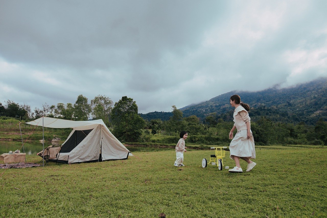 Camping en famille : comment éloigner les enfants des écrans en plein air