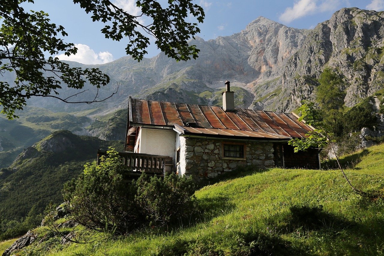 Comment choisir un refuge de montagne : types, taille, réservation