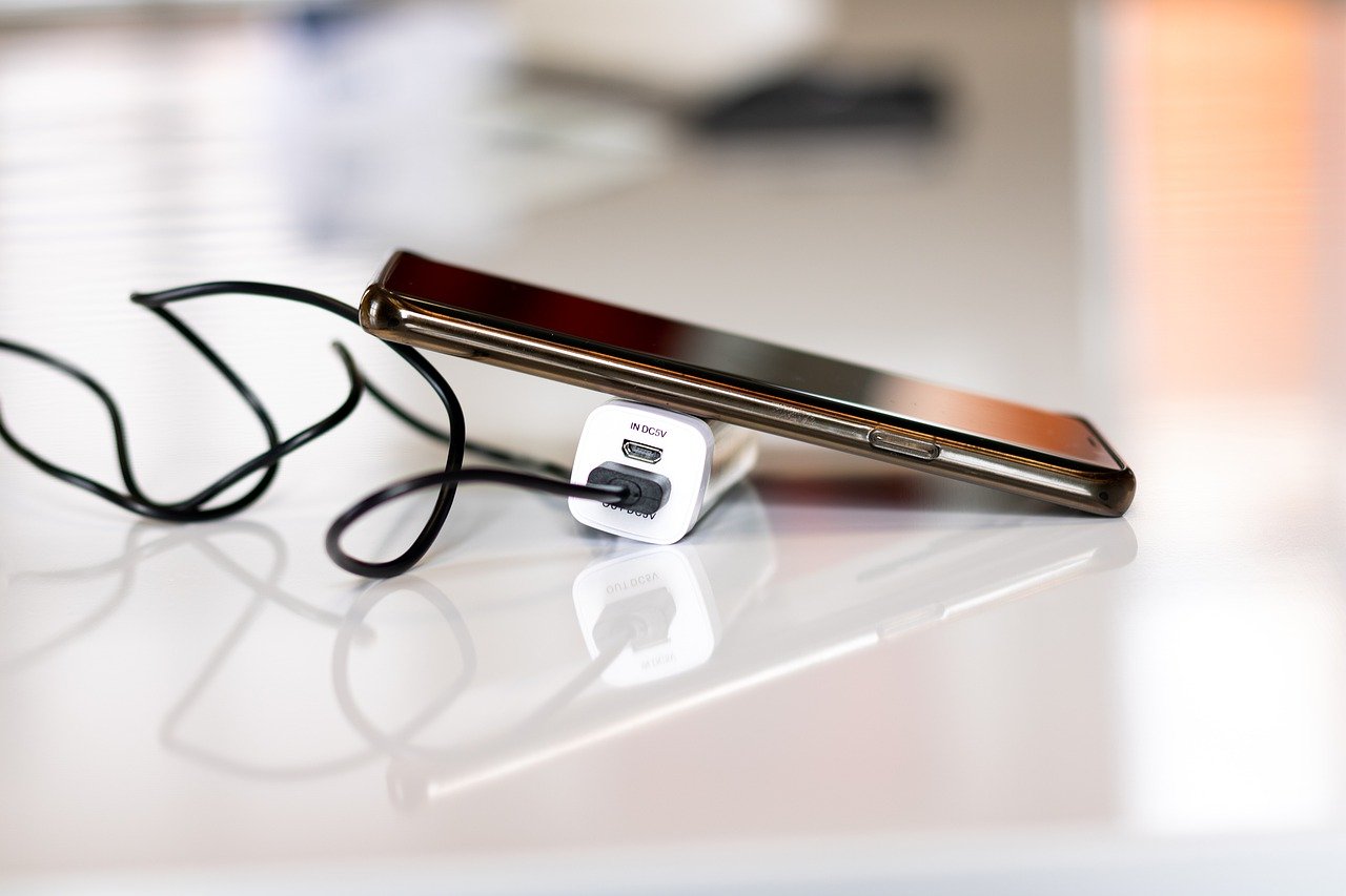 Powerbank en randonnée : avantages, capacité et conseils d’utilisation