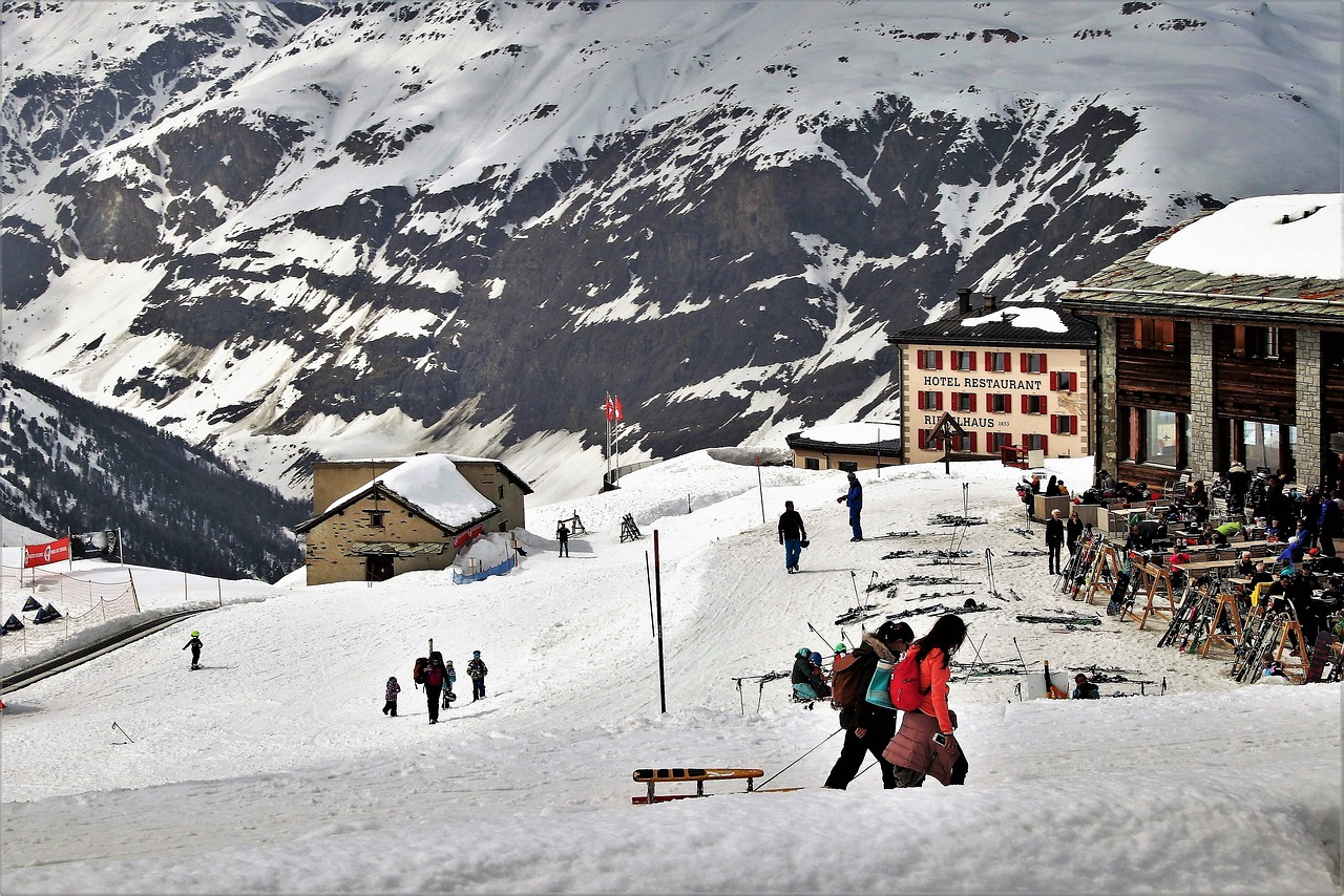 Les meilleures stations de ski en Suisse : Saint-Moritz, Zermatt, Laax…