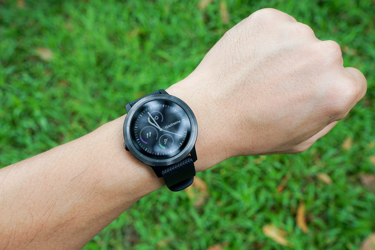 Comment choisir une montre de sport pour la randonnée : critères et budget