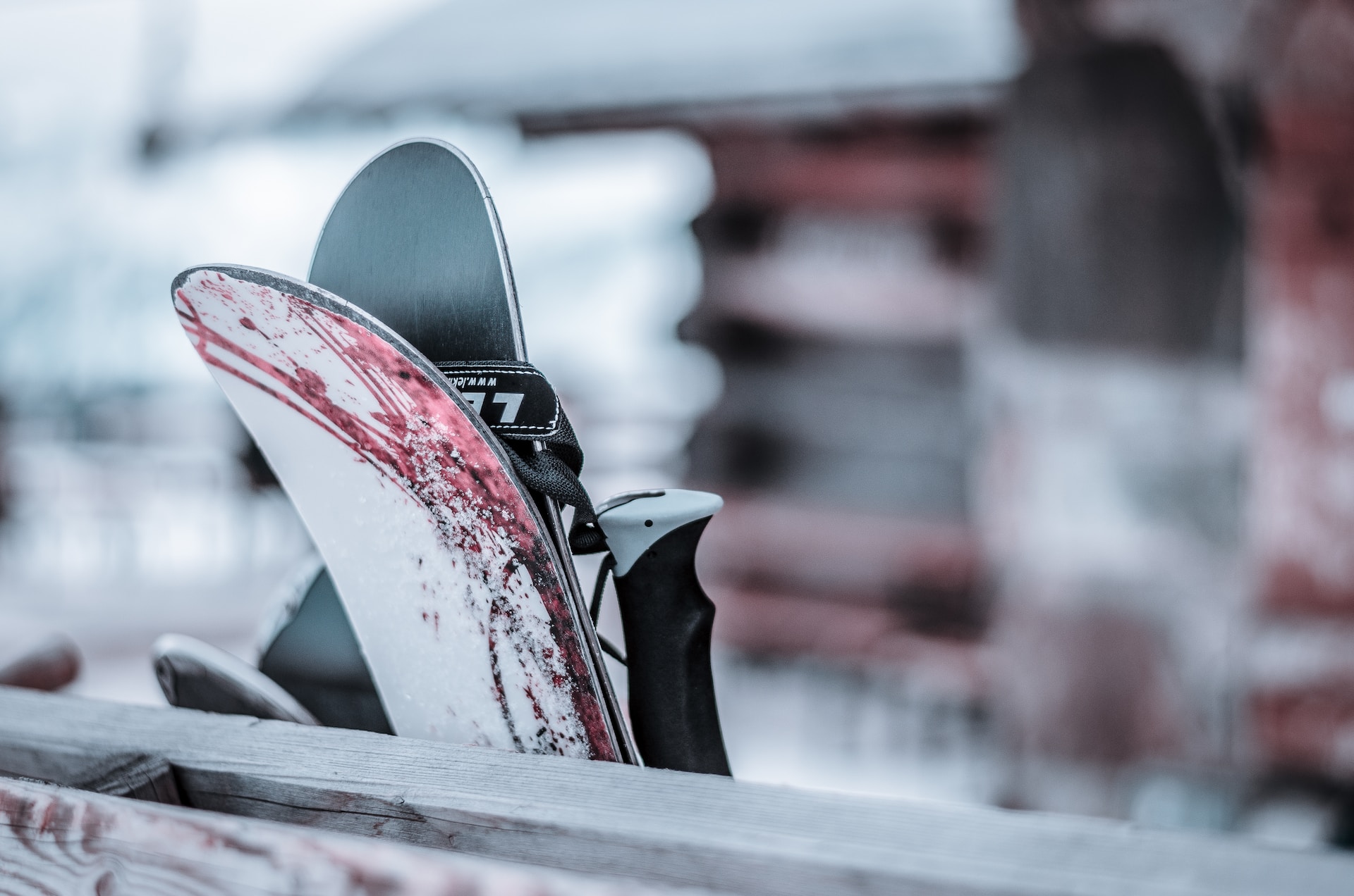 Comment choisir son équipement de ski : skis, chaussures, bâtons et casque