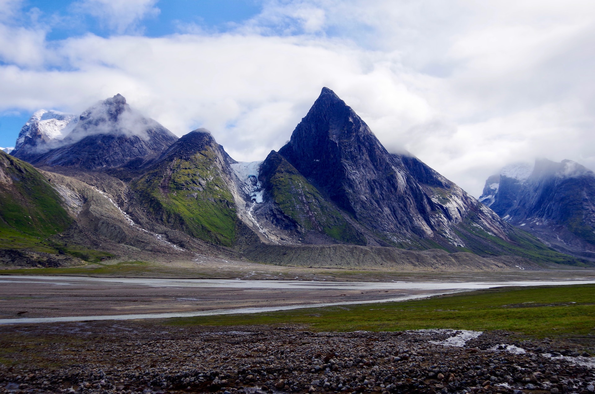 Raid en raquettes et pulka sur l’île de Baffin : traverser le parc Auyuittuq