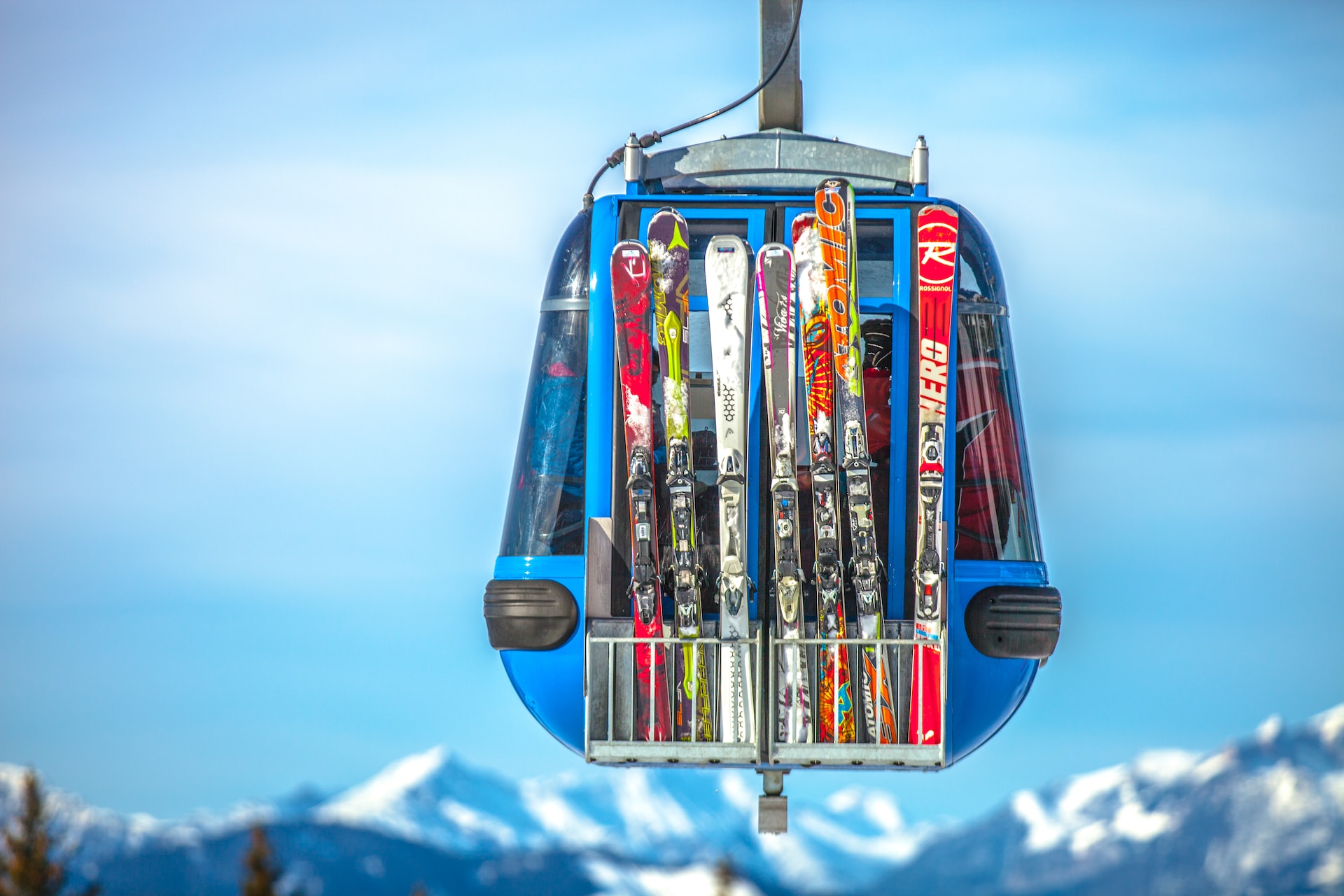 Louer ou acheter ses skis : quand la location est-elle la bonne option ?