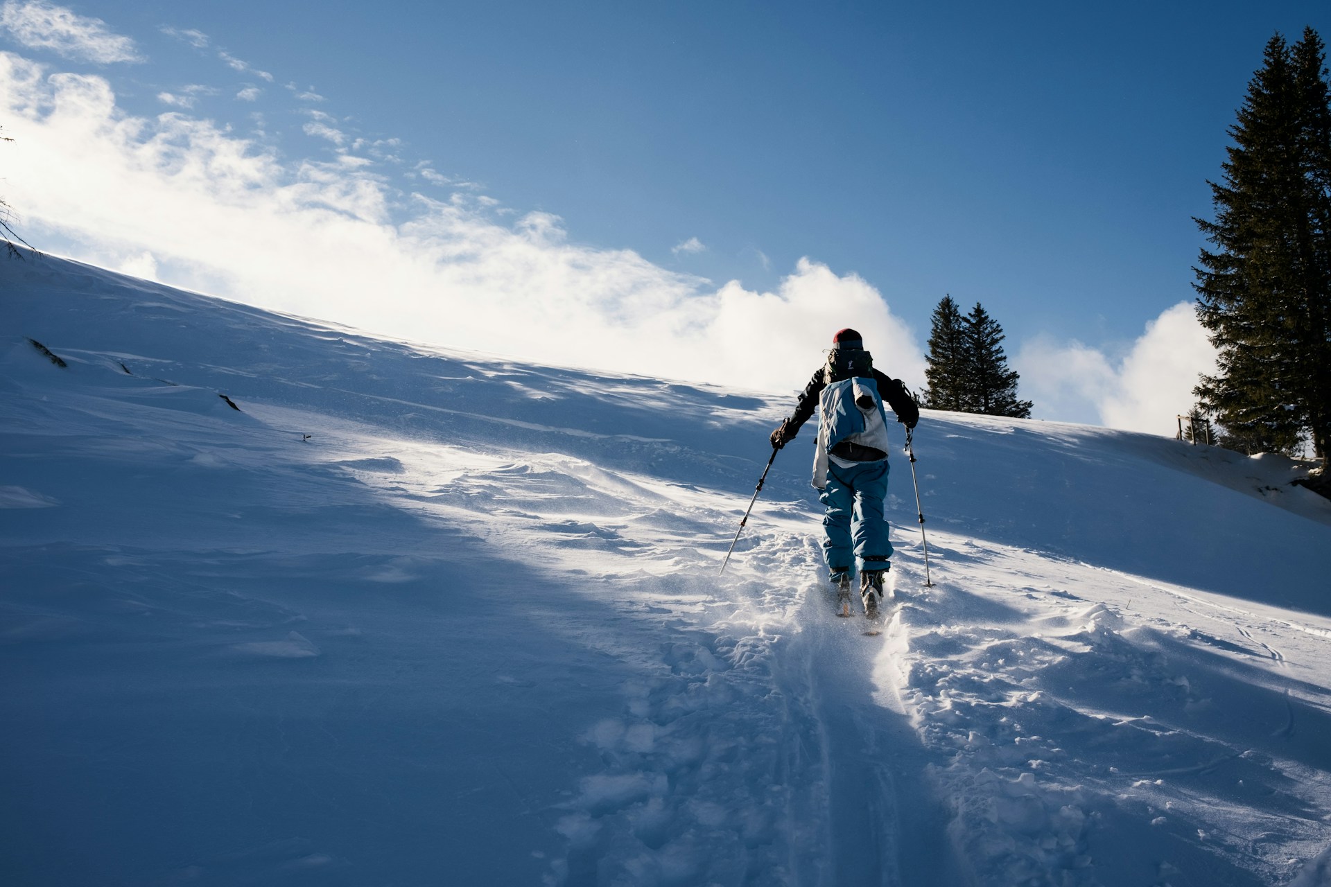 Ski de randonnée et freeride : les accessoires indispensables à emporter