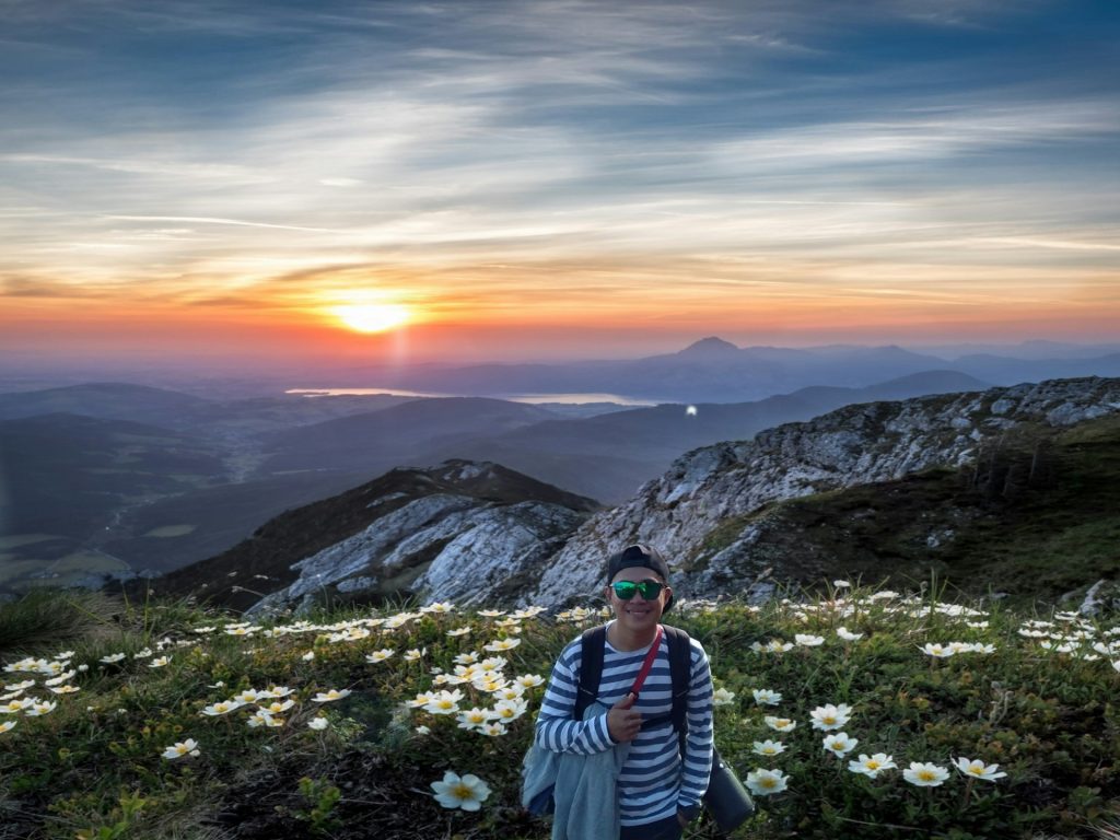 Vue sur le lac d’Annecy depuis les pentes de la Tournette, en Haute-Savoie
