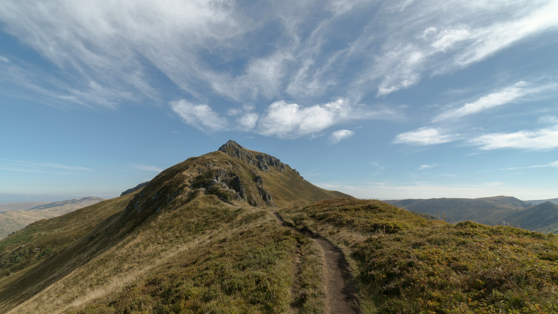 Tour du Carladès (Cantal) : le sentier de randonnée autour de Vic-sur-Cère