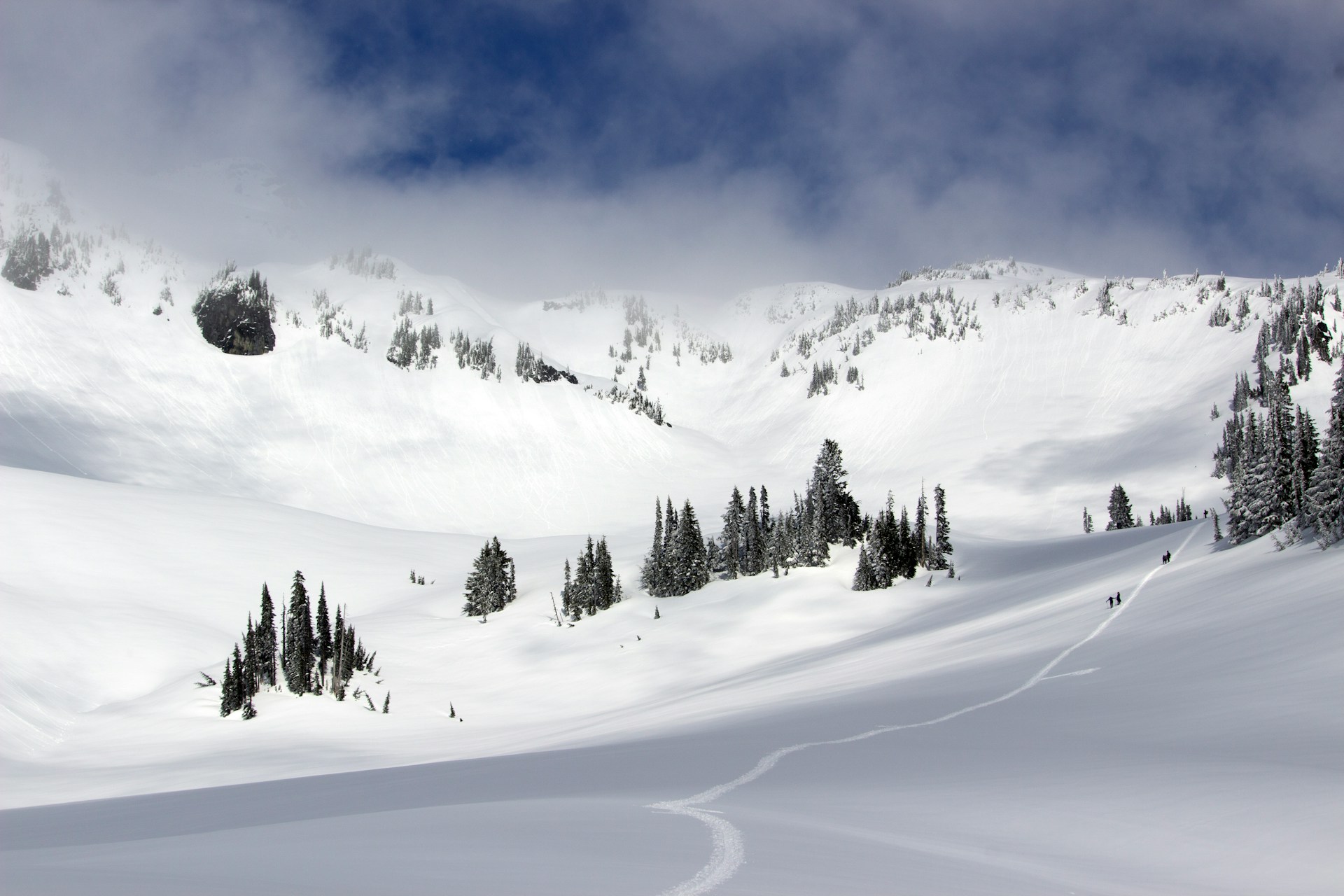 Neige dure en montagne : les précautions à prendre à ski et en randonnée
