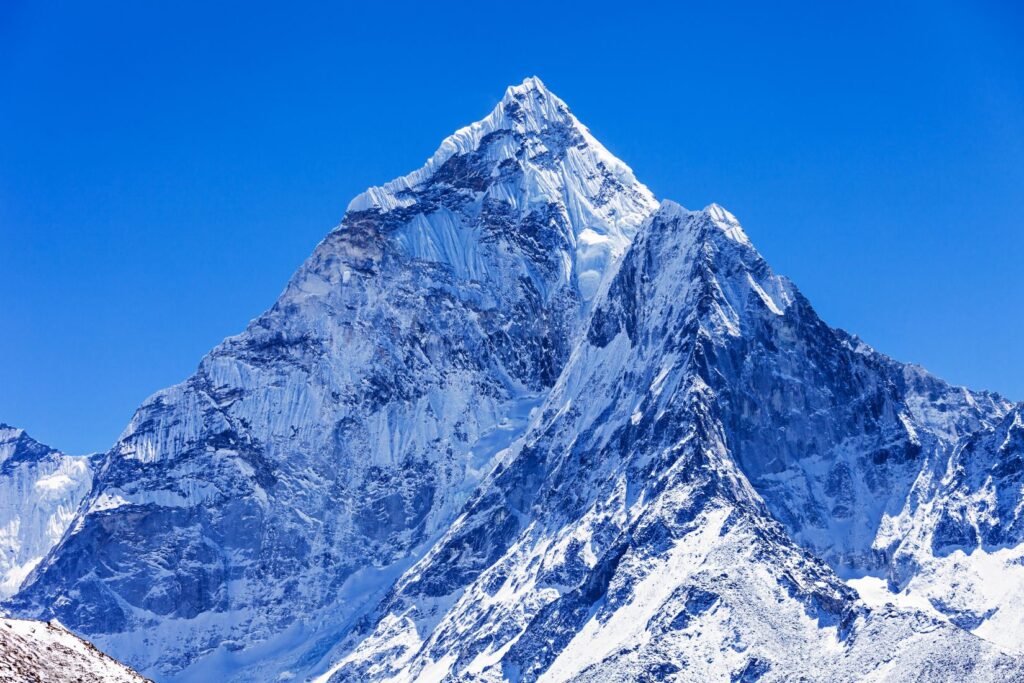 Tentes d’expédition au camp de base de l’Ama Dablam dans la vallée du Khumbu