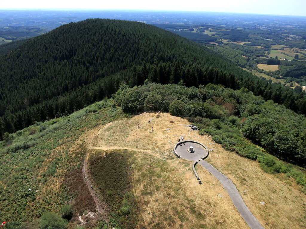 Suc au May (908 m) : randonnée au belvédère des Monédières en Corrèze