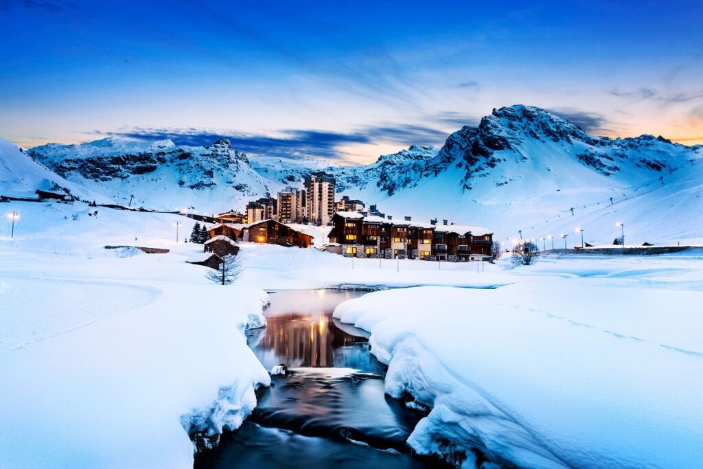 Station de Tignes et glacier de la Grande Motte enneigé, en Vanoise