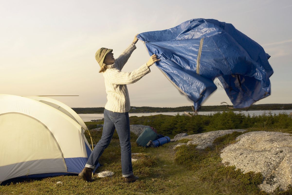 Tarp ou tente en randonnée : avantages, limites et conseils de montage