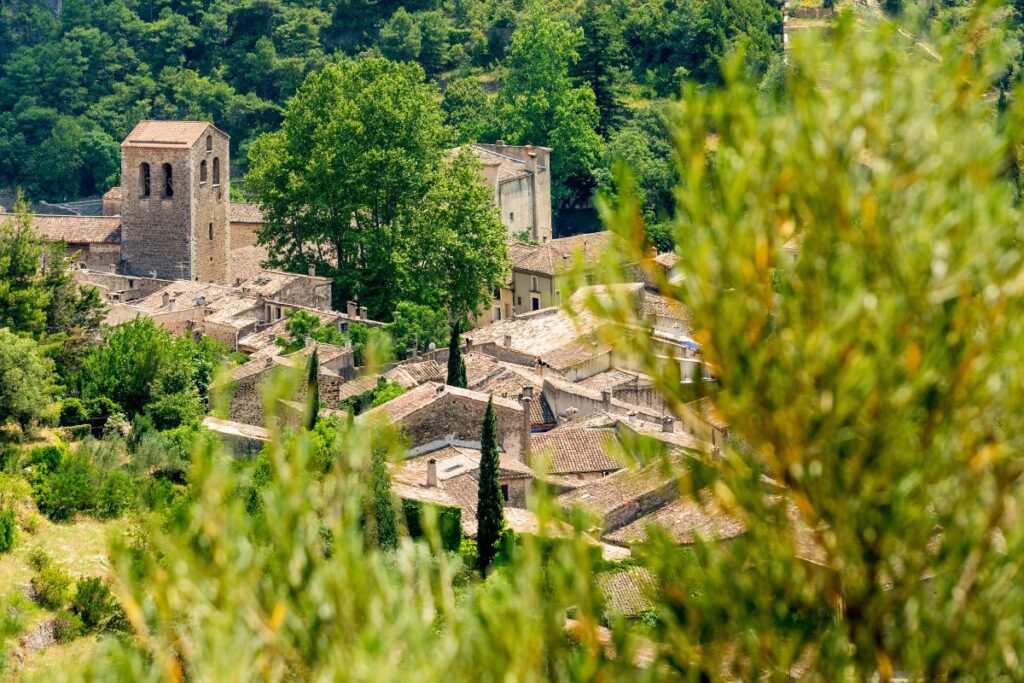Vue plongeante sur le cirque de l’Infernet et le Val de Gellone depuis les hauteurs de Saint-Guilhem-le-Désert