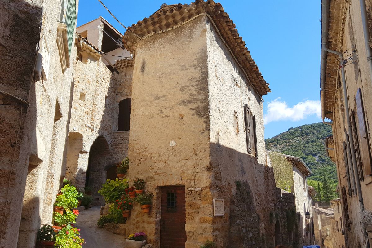 Sentier des Fenestrettes à Saint-Guilhem-le-Désert : la boucle du cirque de l’Infernet