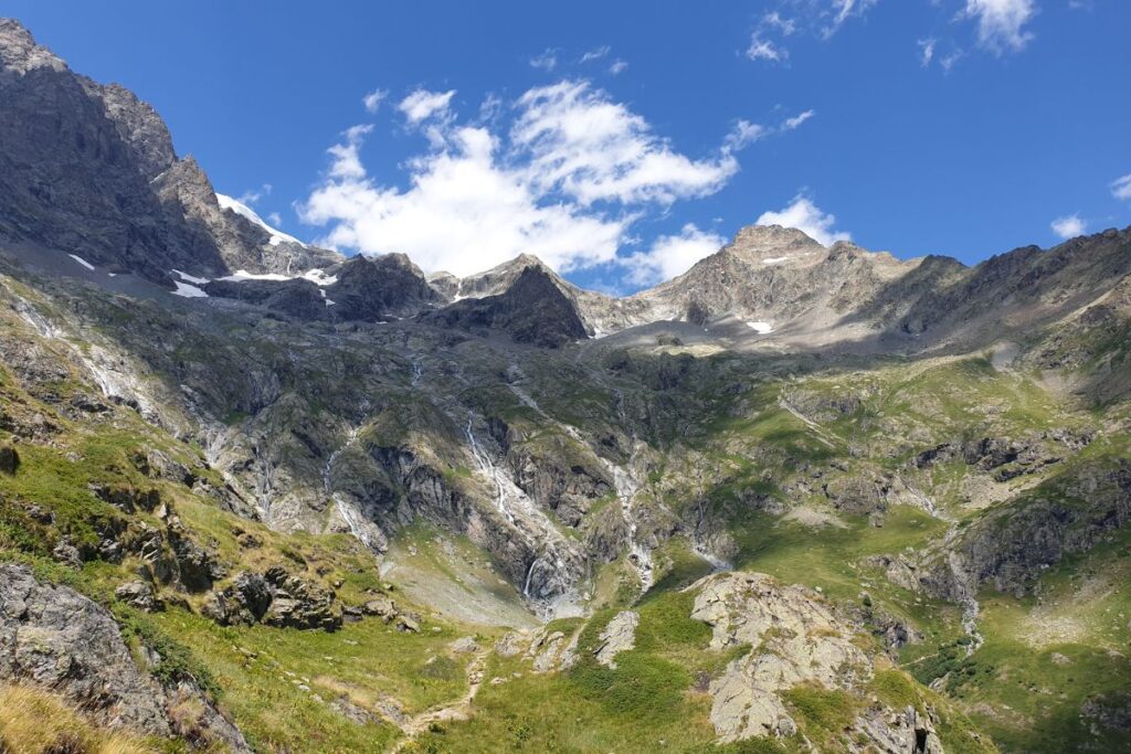 Vallée et sommets du Parc national des Écrins à l’aube, Hautes-Alpes