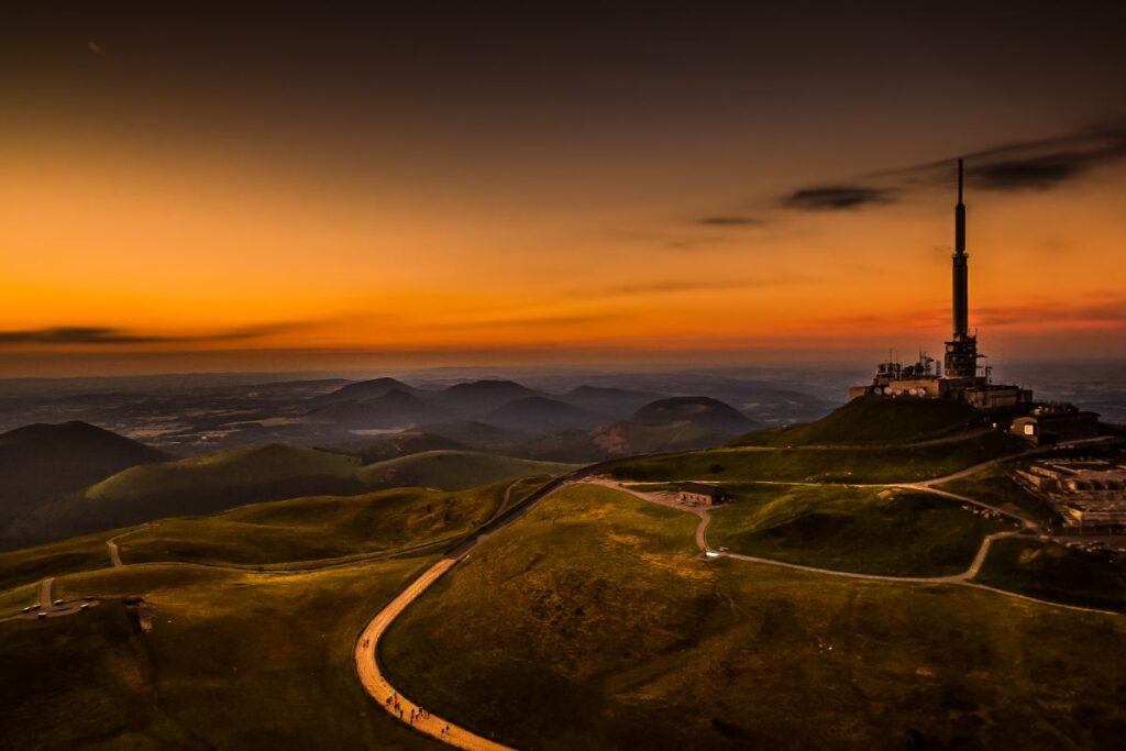 Le puy de Dôme et les volcans de la Chaîne des Puys en Auvergne