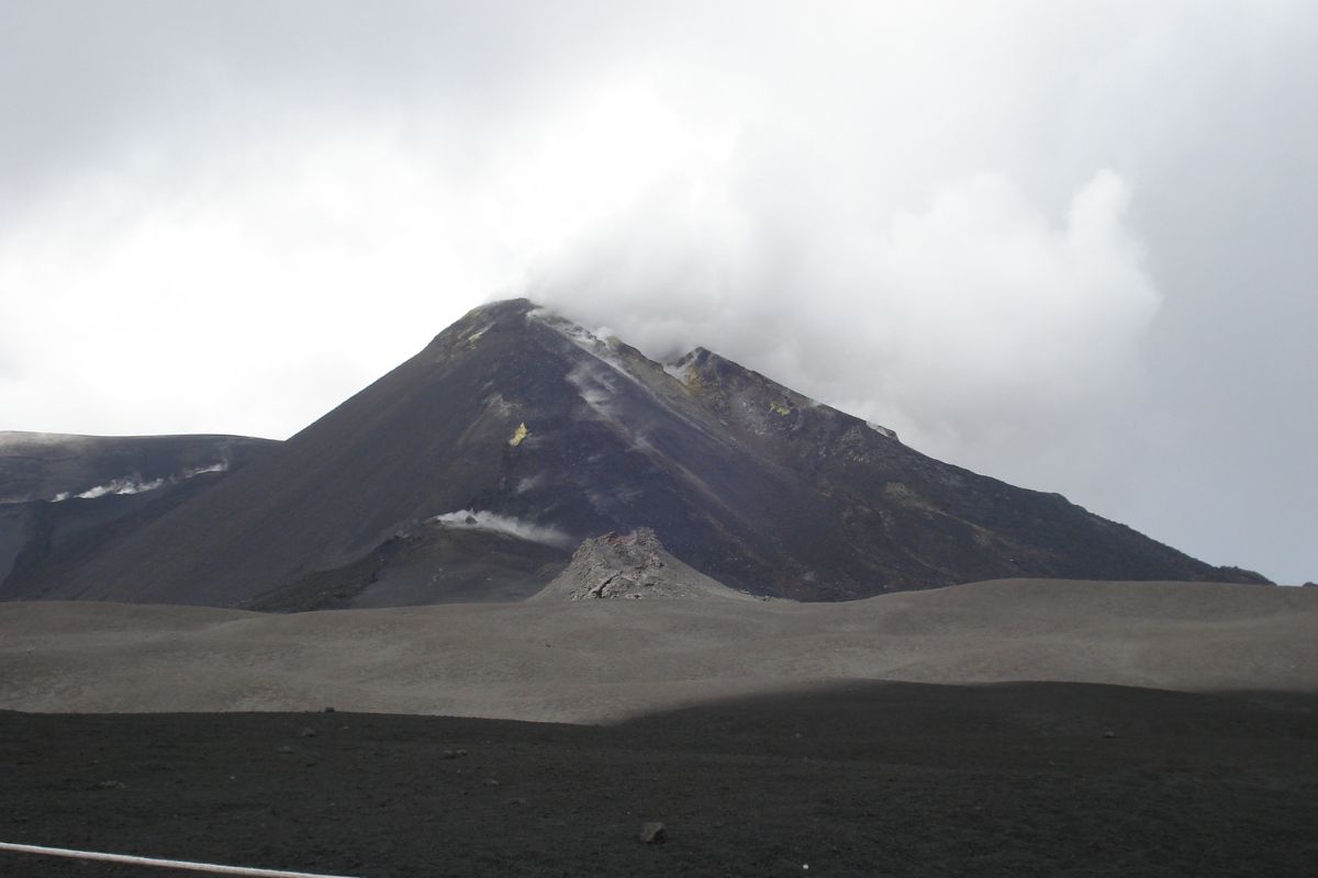 Randonnée sur l’Etna en Sicile : itinéraire, guide obligatoire et sécurité