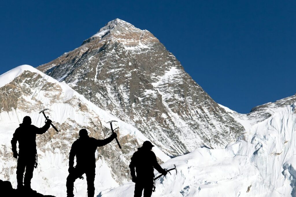Sommets de l’Himalaya autour de l’Everest vus depuis la vallée du Khumbu au Népal