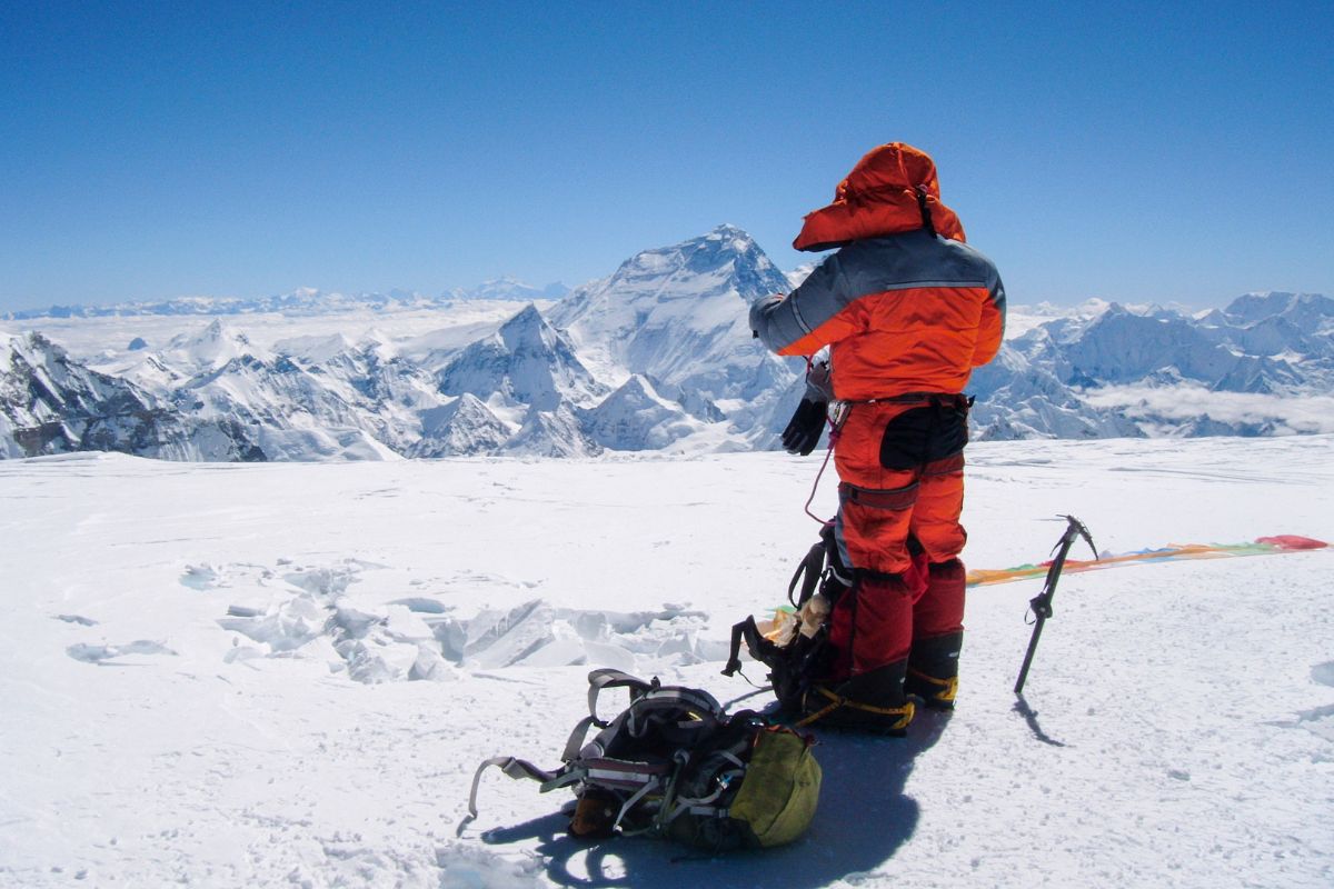 Everest : le projet de loi népalais qui veut écarter les alpinistes débutants