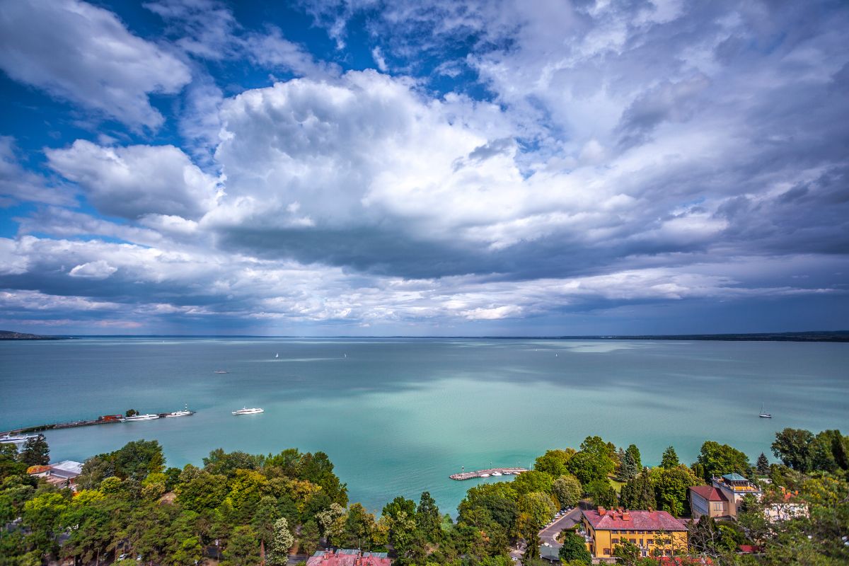 Randonnée au lac Balaton (Hongrie) : 5 itinéraires sur les buttes volcaniques