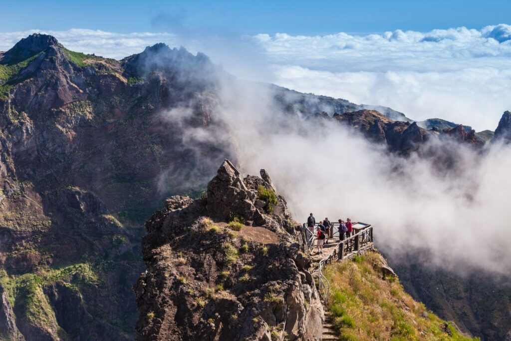 Panorama sur les montagnes centrales de Madère depuis le sommet du Pico Grande