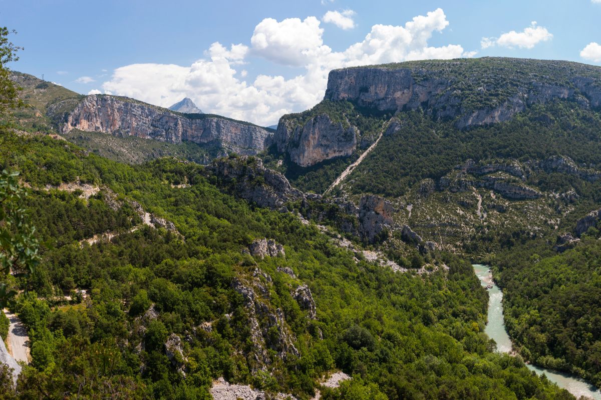 Refuge d’Art : la randonnée de 150 km d’Andy Goldsworthy en Haute-Provence