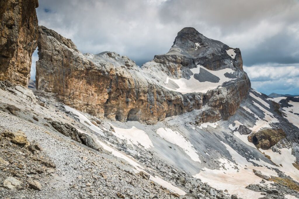 Vue depuis la Brèche de Roland vers le versant espagnol et le parc national d’Ordesa et du Mont-Perdu