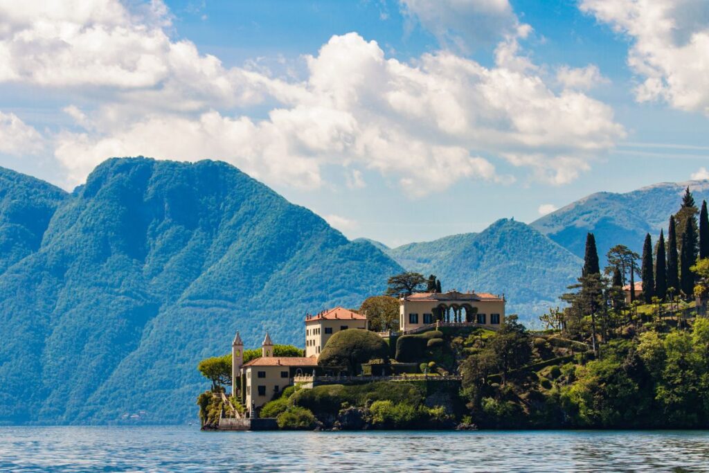Vue sur l’île Comacina depuis la Greenway entre Sala Comacina et Ossuccio