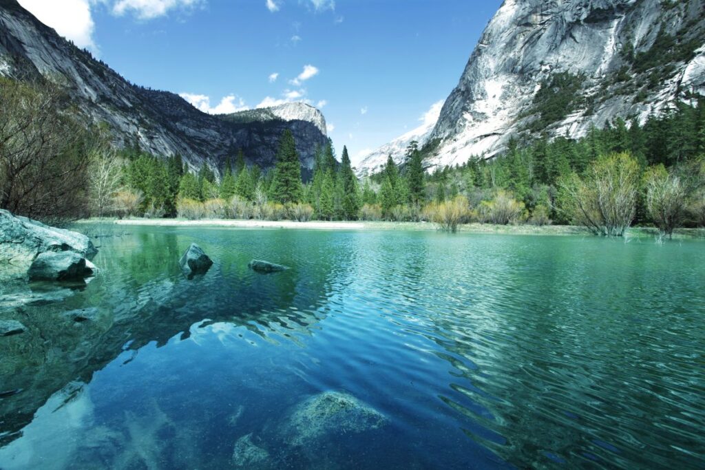 Lac d’altitude et ses berges, écosystème fragile sensible à la fréquentation