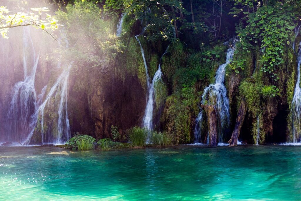Lac Kozjak et forêts entourant les lacs supérieurs de Plitvice
