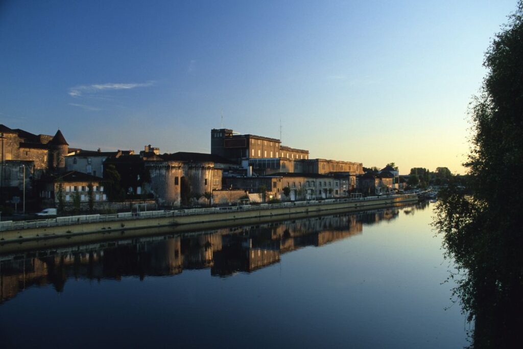 Rives boisées de la Charente et prairies inondables entre Lichères et Aunac-sur-Charente