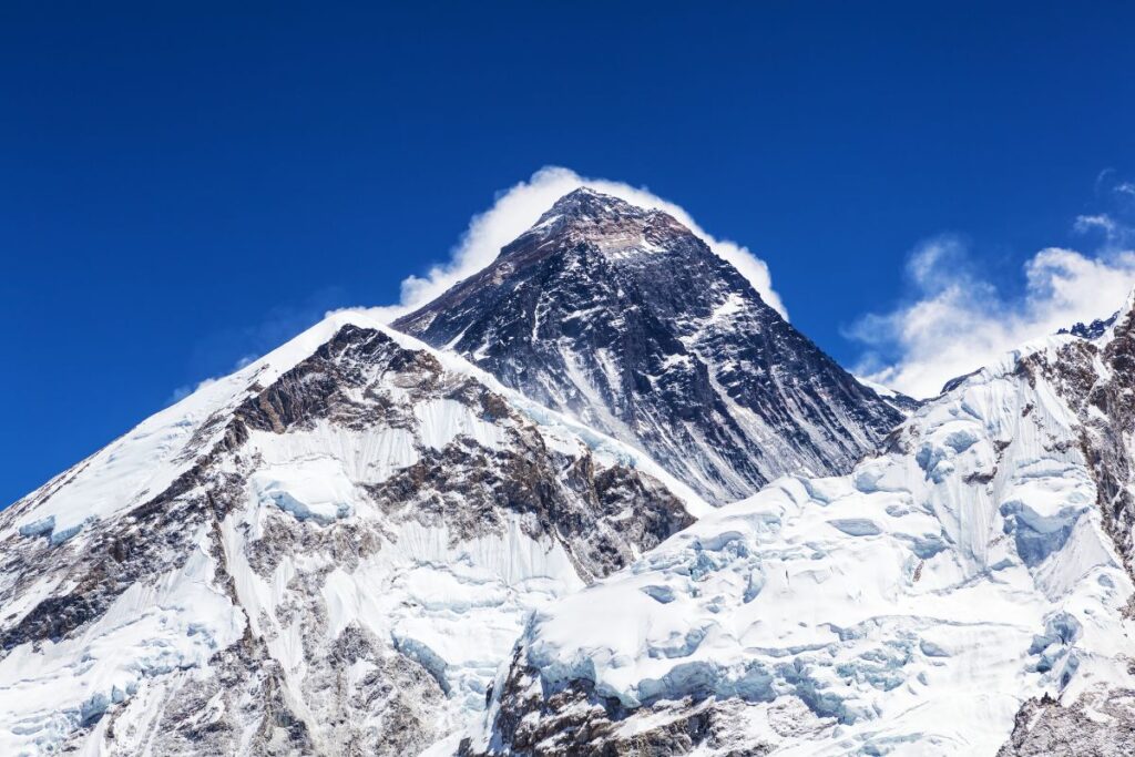Alpinistes sur la route du camp de base de l’Everest, dans la région du Khumbu au Népal