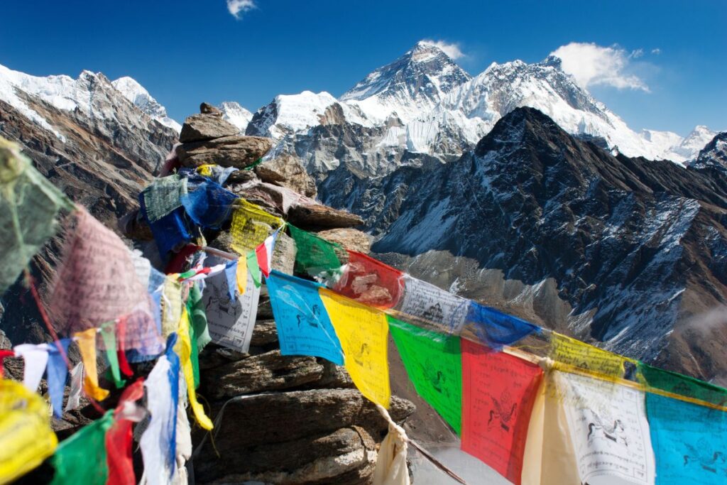 Paysage glaciaire de haute altitude dans l’Himalaya népalais