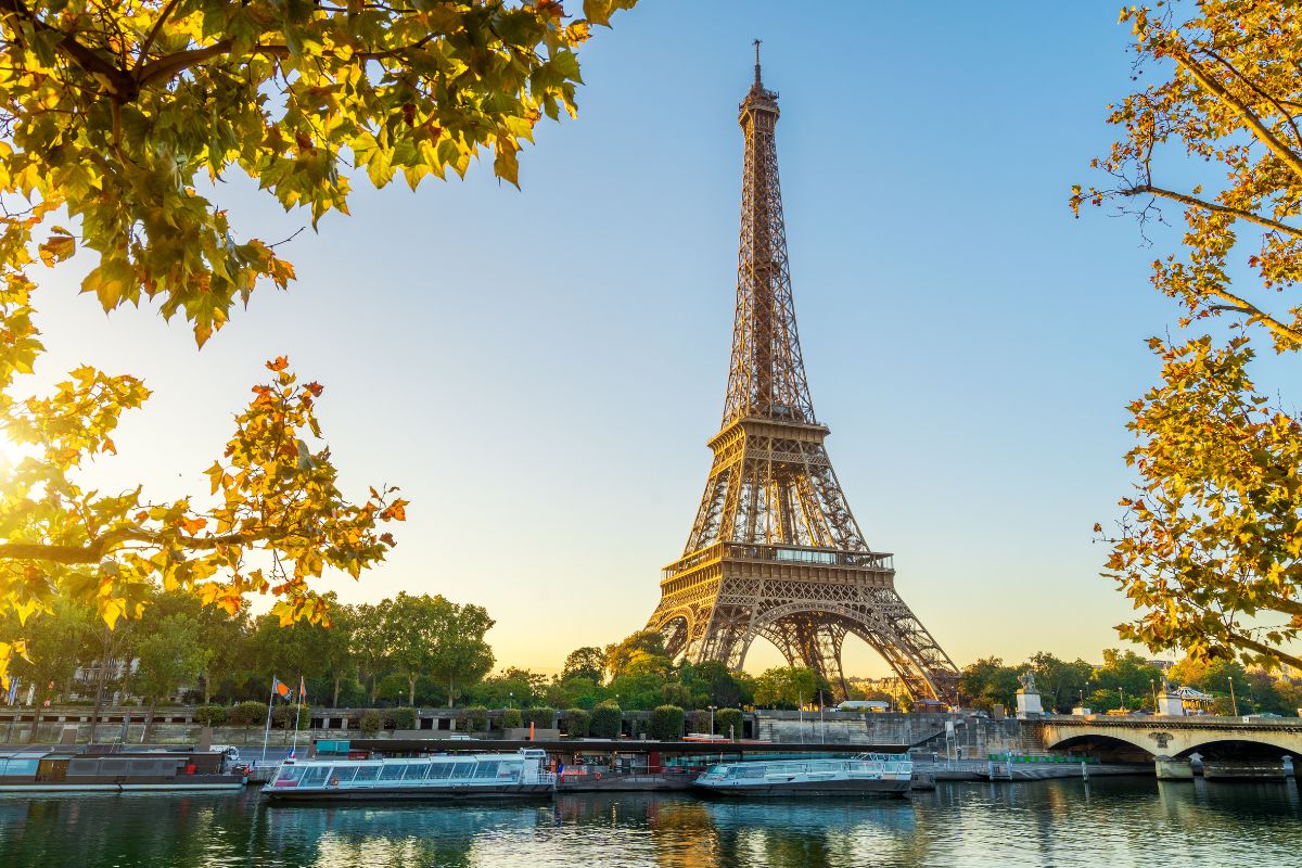 Visiter la tour Eiffel : réserver ses billets et monter à pied par les escaliers