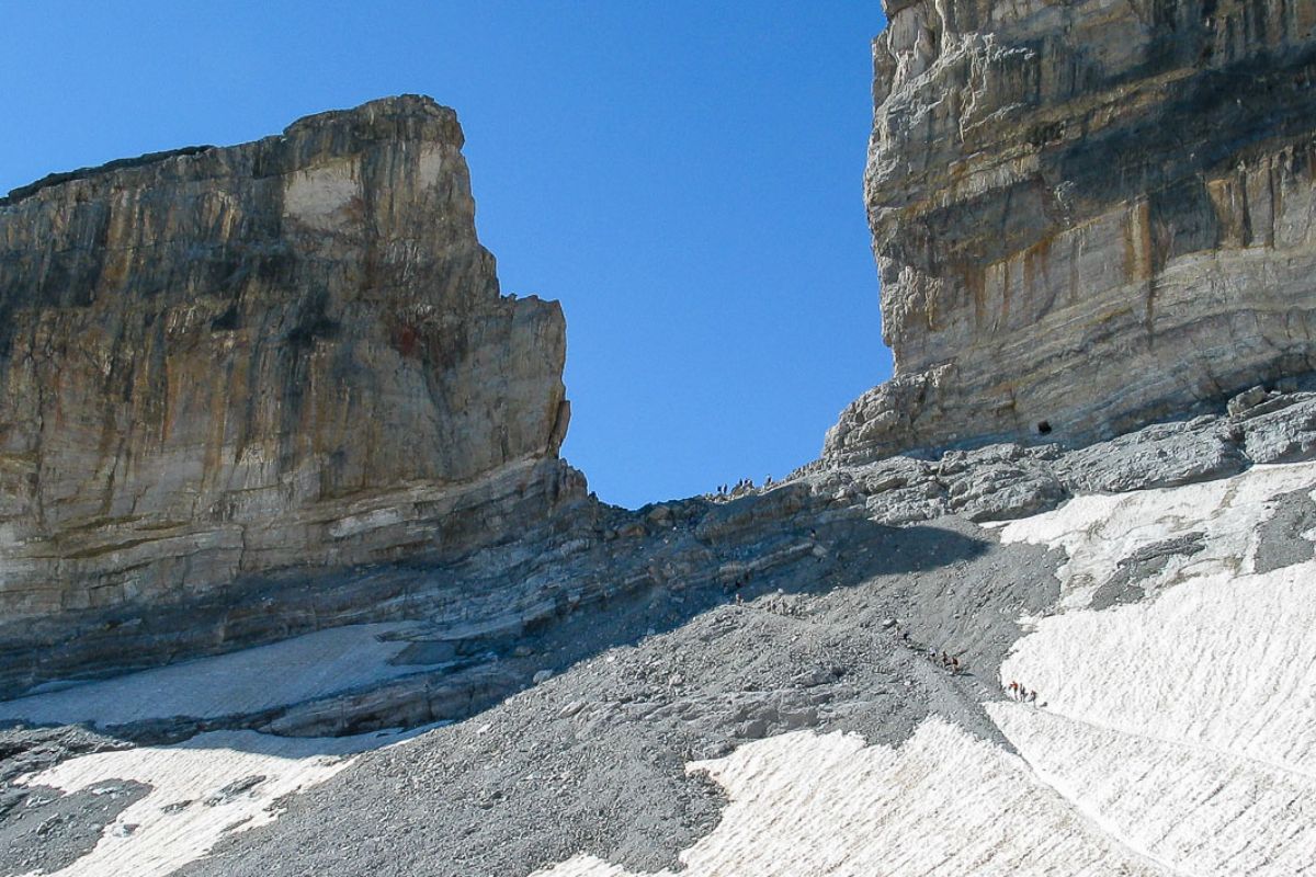Brèche de Roland : randonnée depuis le col des Tentes, itinéraire et légende