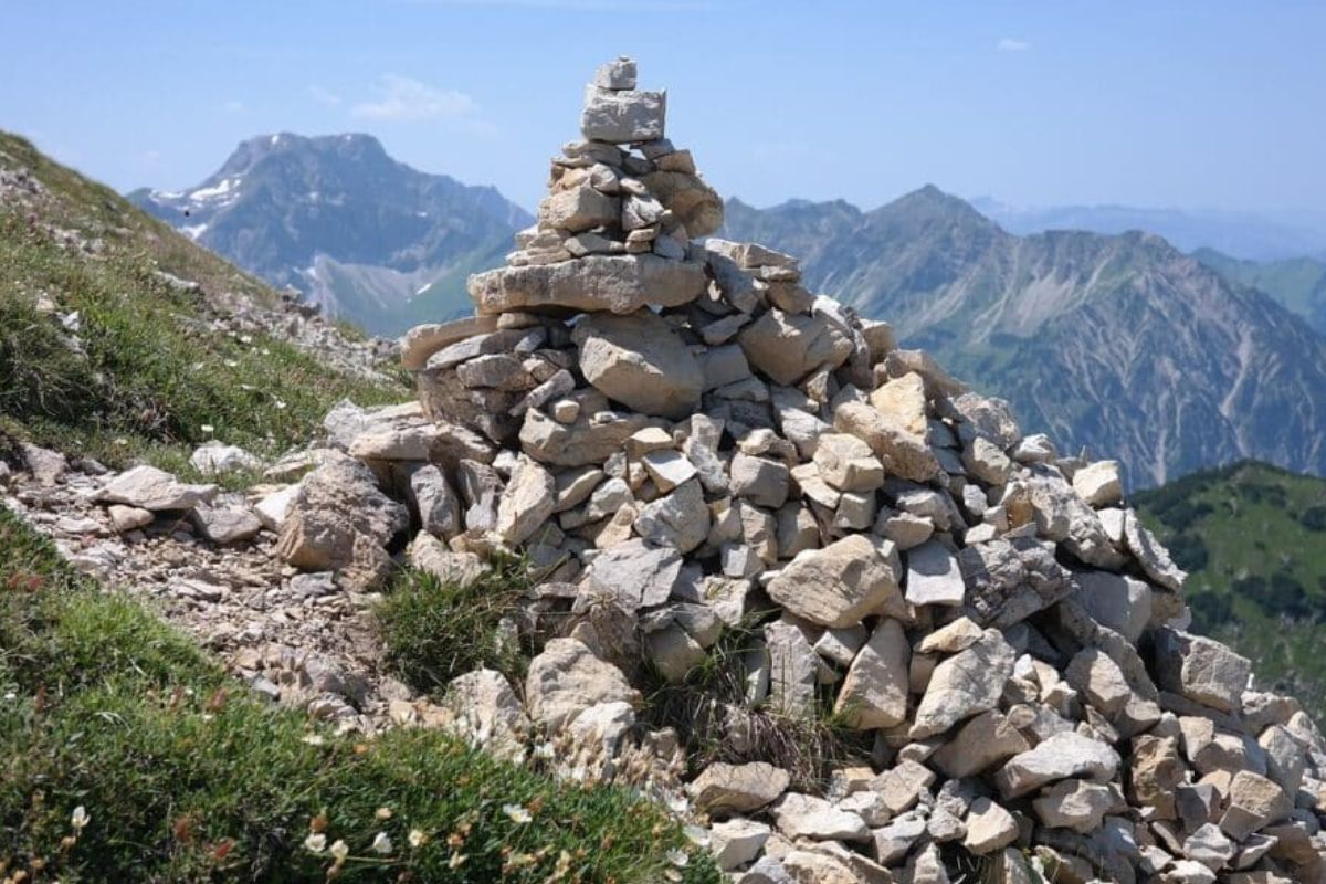 Construire des cairns en randonnée : pourquoi c’est une mauvaise idée