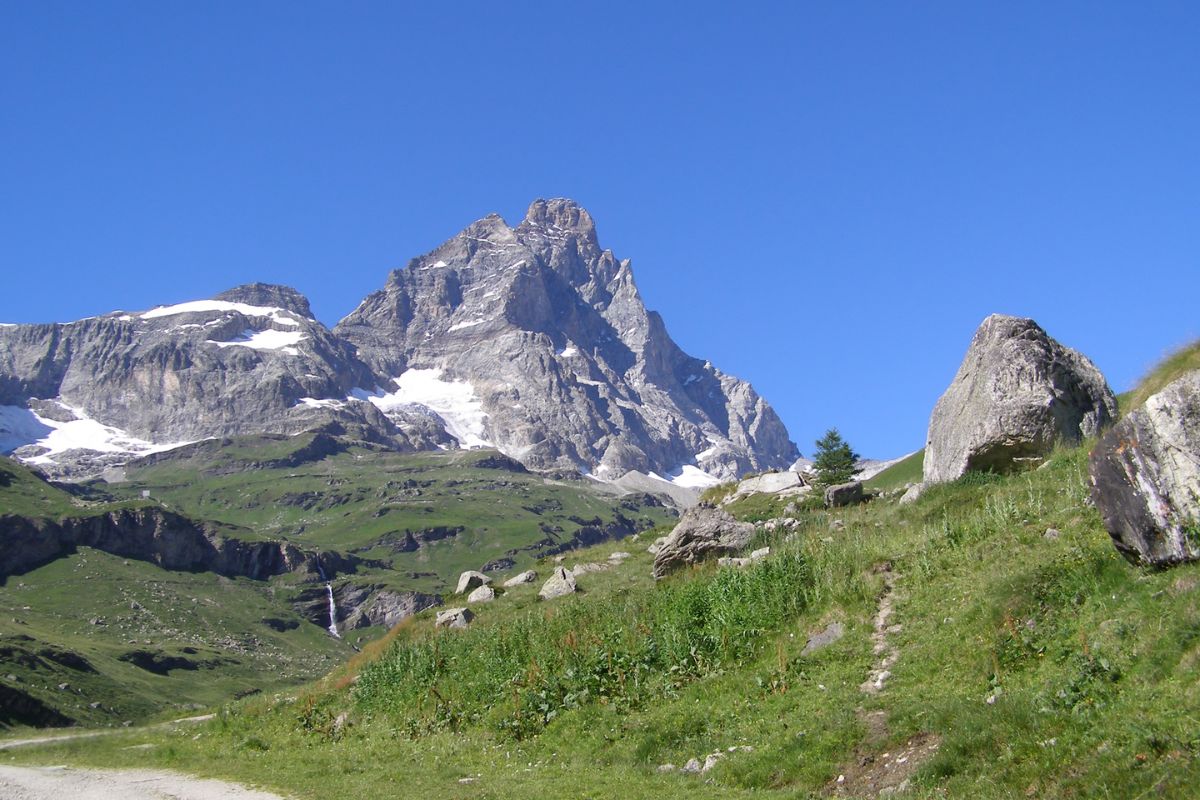 Mont Pelat (3 050 m) par le lac d’Allos : itinéraire, difficultés et sécurité