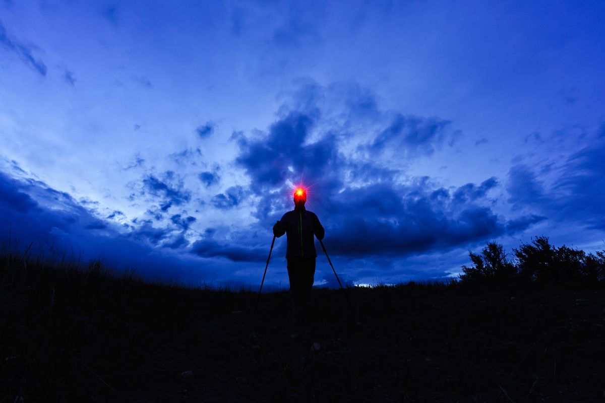 Randonnée de nuit : 5 erreurs d’équipement à éviter pour marcher en sécurité