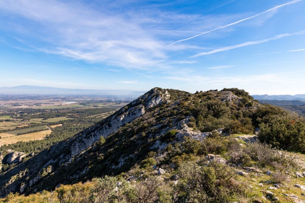 Départ de la randonnée du Mont Gaussier près des Antiques et de Glanum à Saint-Rémy-de-Provence