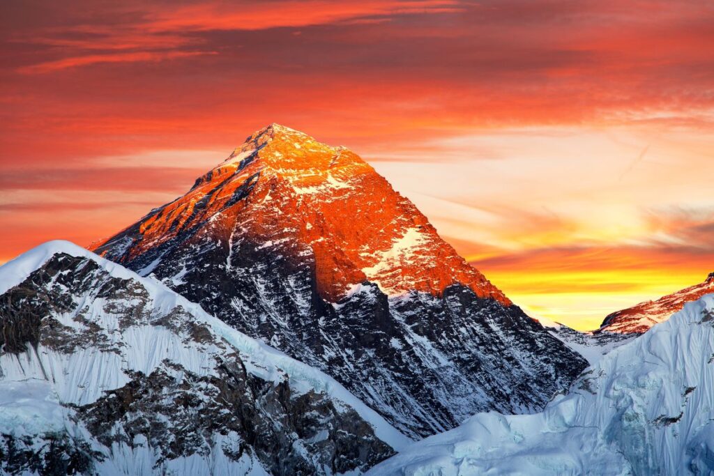 L’Everest vu depuis le Kala Patthar, au-dessus de la vallée du Khumbu au Népal