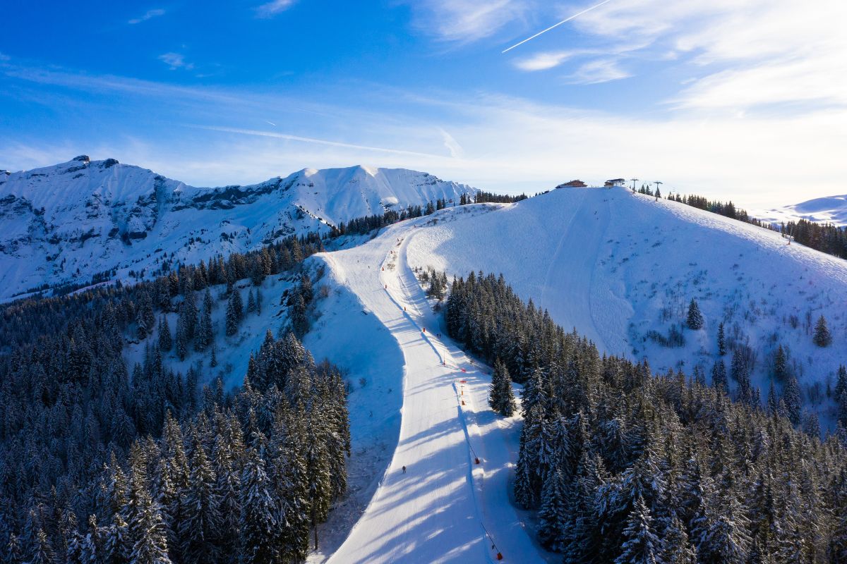 Stations de ski pour Noël en France : 7 destinations pour les fêtes