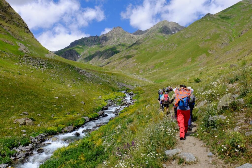Montagnes et forêts d’altitude le long d’un grand sentier de randonnée nord-américain